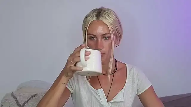 Elsa_24's Webcam Show