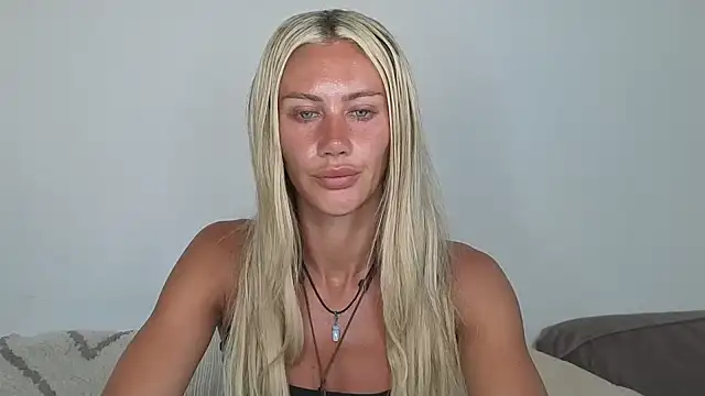 Elsa_24 live XXX chat