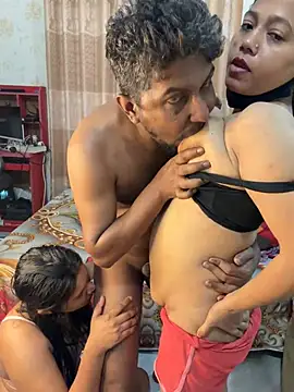 Show modela Little-Queen na web-kameri