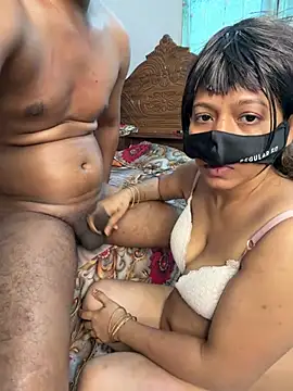 Little-Queen Show in webcam