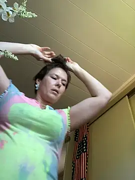 CUMFOREVERY1nTitTiES2 Adlı Modelin Canlı XXX Sohbeti