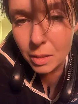 CUMFOREVERY1nTitTiES2 Chat XXX in diretta