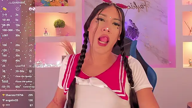 Webkamerová show CamilaHarperr_