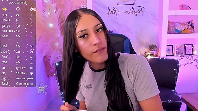 הופעת וובקאם של CamilaHarperr_