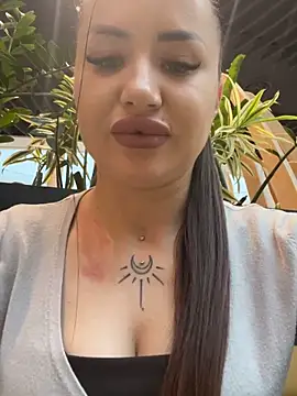 beautydiamond: διαδικτυακό σόου στην κάμερα