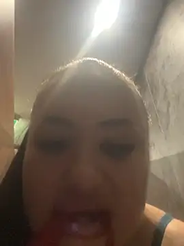 beautydiamond: διαδικτυακό σόου στην κάμερα