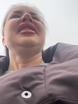 beautydiamond: διαδικτυακό σόου στην κάμερα