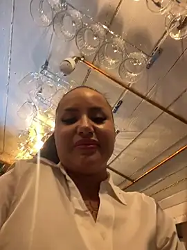 צ'אט XXX בשידור חי של beautydiamond