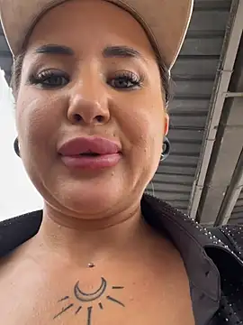 Show modela beautydiamond na web-kameri