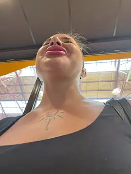 XXX chat uživo modela beautydiamond