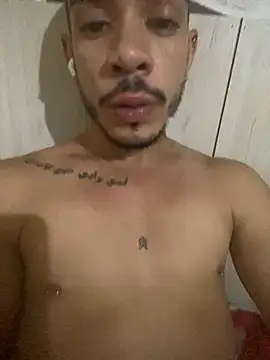 Show modela Boss_LatinHot na web-kameri