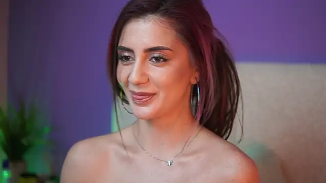 SabrinaHope Adlı Modelin Canlı XXX Sohbeti