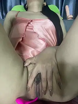 Ly_Chuppy: διαδικτυακό σόου στην κάμερα