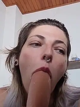 Nixxy_naughty: διαδικτυακό σόου στην κάμερα