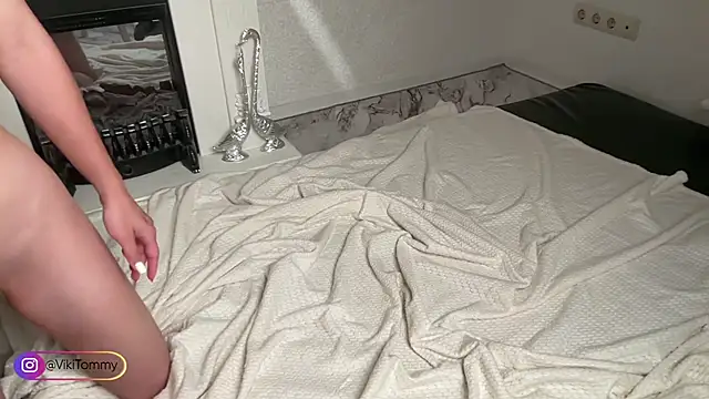 VIKITOMMY webcam show