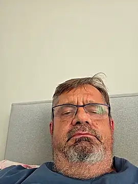 Axer1960 Show in webcam