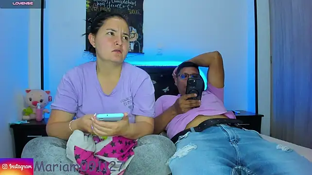 Show de Ari_And_Abdie na webcam