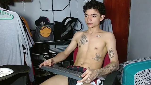 Ceroz111_'s Live XXX Chat