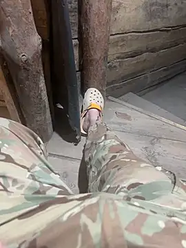 Arthur_military: διαδικτυακό σόου στην κάμερα