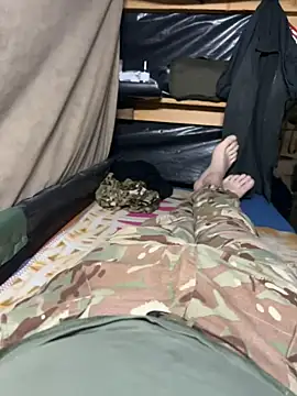Pokazy przed kamerką – Arthur_military