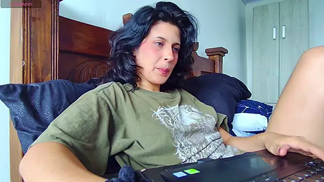 bellatrix25's Live XXX Chat