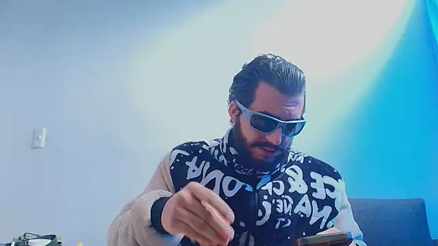 Czat XXX na żywo – thomas_gun