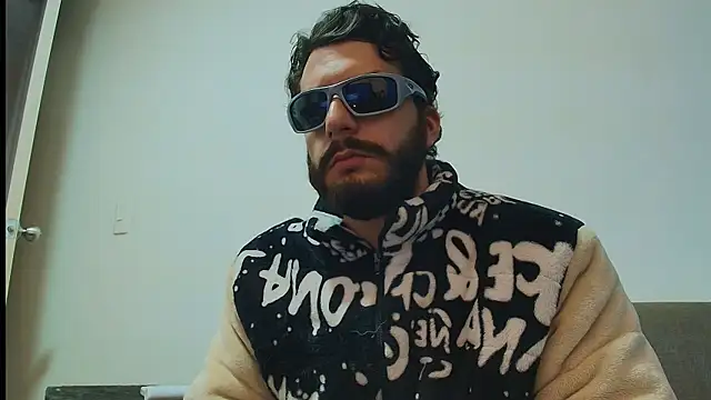 Czat XXX na żywo – thomas_gun