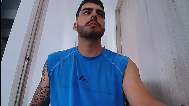 Chat XXX en directo de thomas_gun