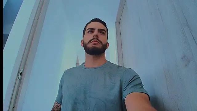 Chatroom XXX en direct de thomas_gun