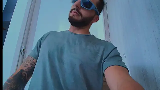 thomas_gun's Live XXX Chat