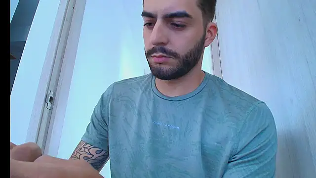 XXX chat uživo modela thomas_gun