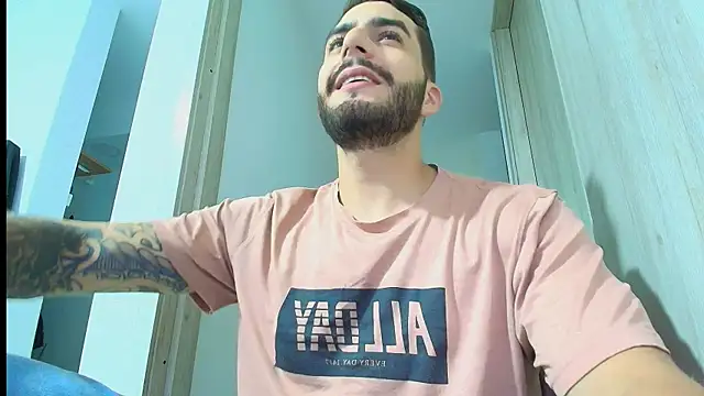 Chat XXX ao vivo de thomas_gun