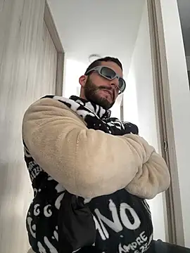 Chat +18 de thomas_gun ao vivo