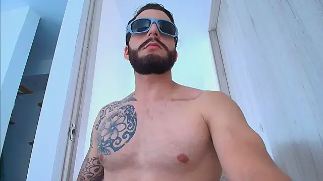 thomas_gun's Live XXX Chat