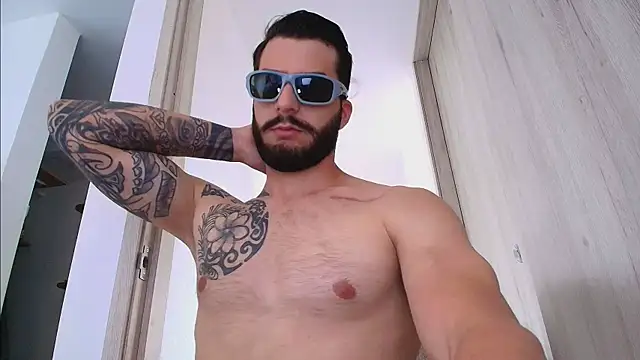 XXX chat uživo modela thomas_gun