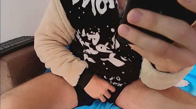 thomas_gun Show in webcam