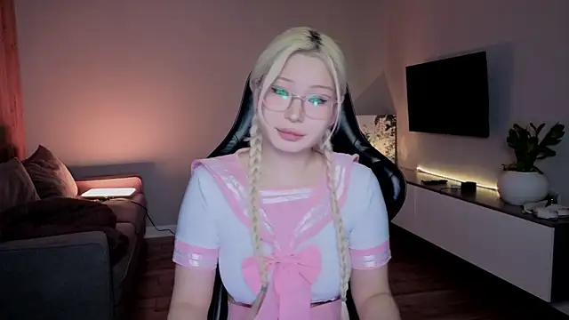 RileyMee: вебкам-шоу