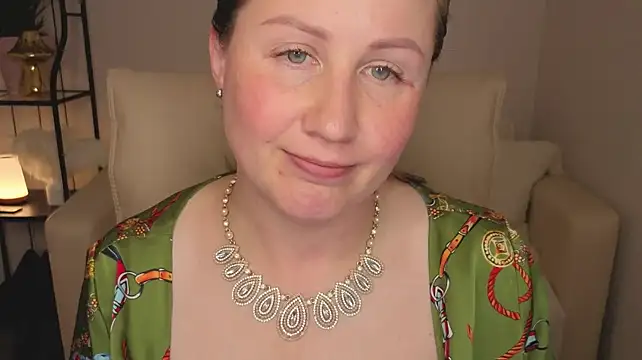 Helens_love Show in webcam