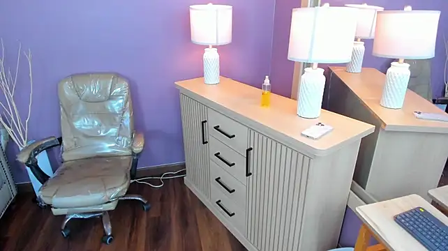 amber-hill's Live Chat Room