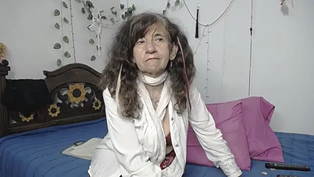 DominaLeona webcam show