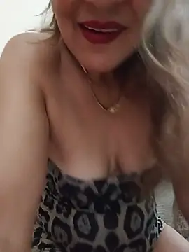 Pokazy przed kamerką – Julia_sexygirl_
