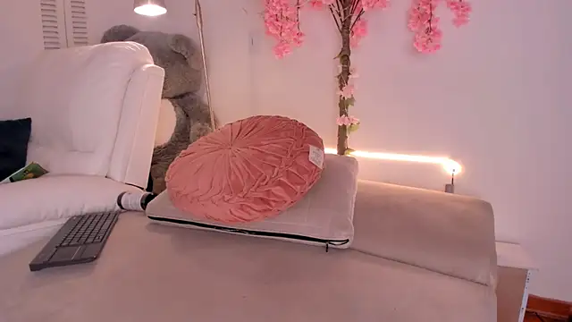 kitty_miaa Adlı Modelin Canlı Sohbet Odası