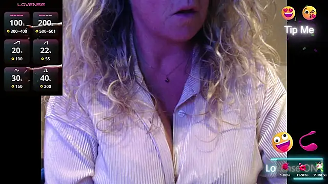 JenniLowen XXX чат на живо