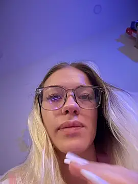 Pokój czatu na żywo – -Sexy_Barbie-