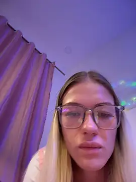 Pokój czatu na żywo – -Sexy_Barbie-