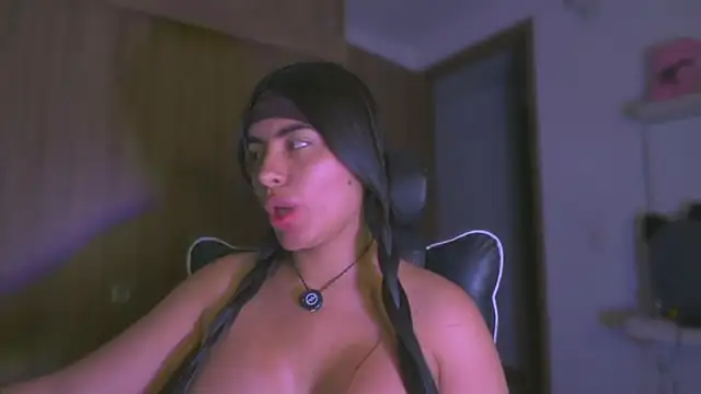 Layla_Nicols Chat XXX in diretta