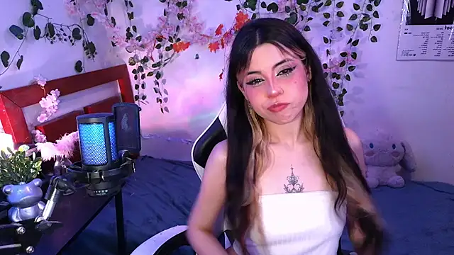 Kittyuwu_ Adlı Modelin Canlı XXX Sohbeti