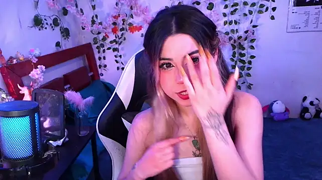 Kittyuwu_'s Live XXX Chat