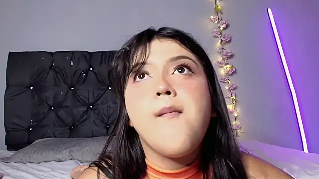 alisson_carolina73 Adlı Modelin Canlı XXX Sohbeti