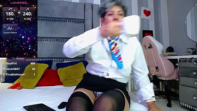 Julianewell's Webcam Show